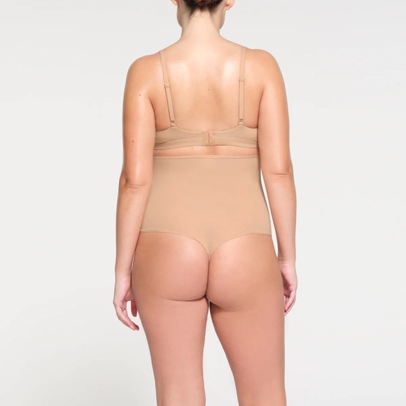 New clay
MATERNITY HIGH-WAISTED THONG - Picture 2 of 6